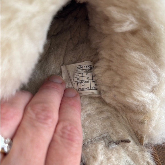 UGG Slippers - Picture 4 of 6